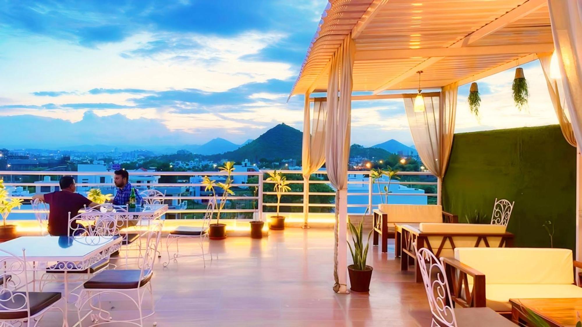 Hotel The Celebration By Amod Best Hotel & Rooftop Udaipur Exterior foto