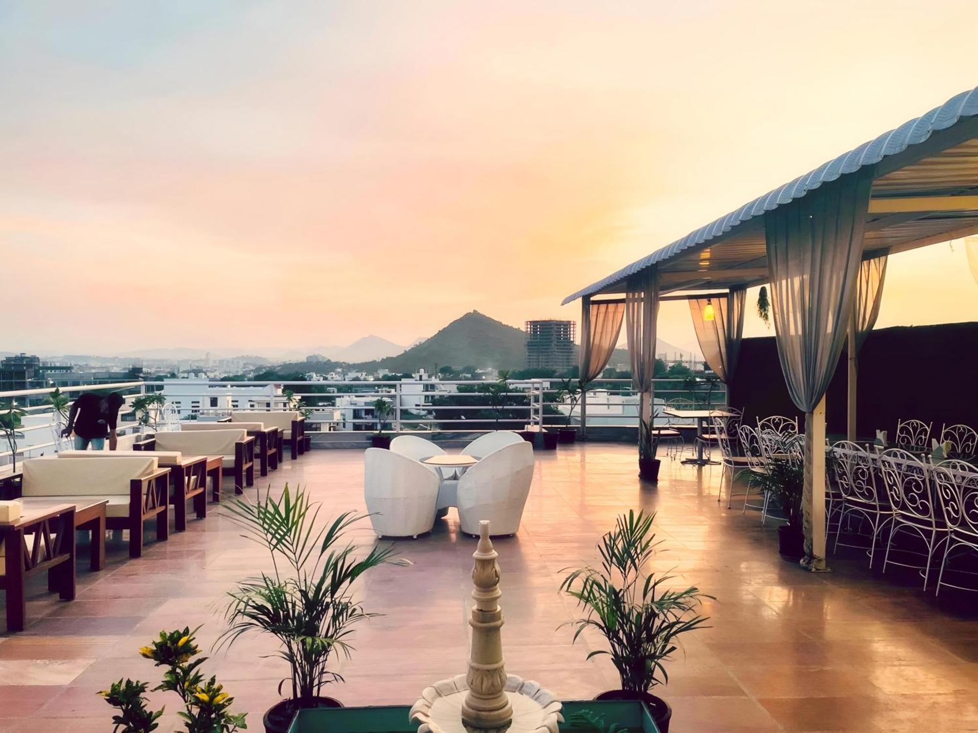 Hotel The Celebration By Amod Best Hotel & Rooftop Udaipur Exterior foto
