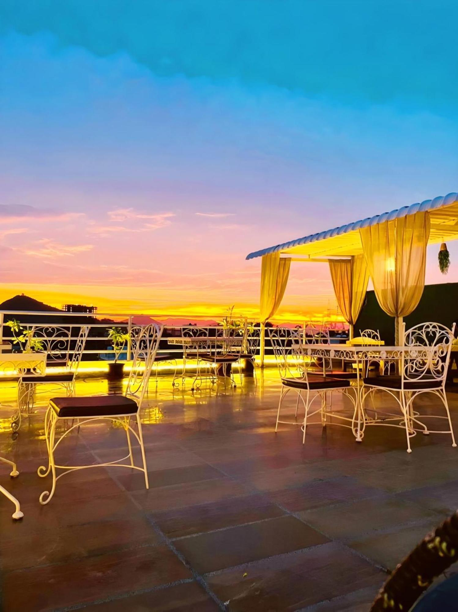 Hotel The Celebration By Amod Best Hotel & Rooftop Udaipur Exterior foto